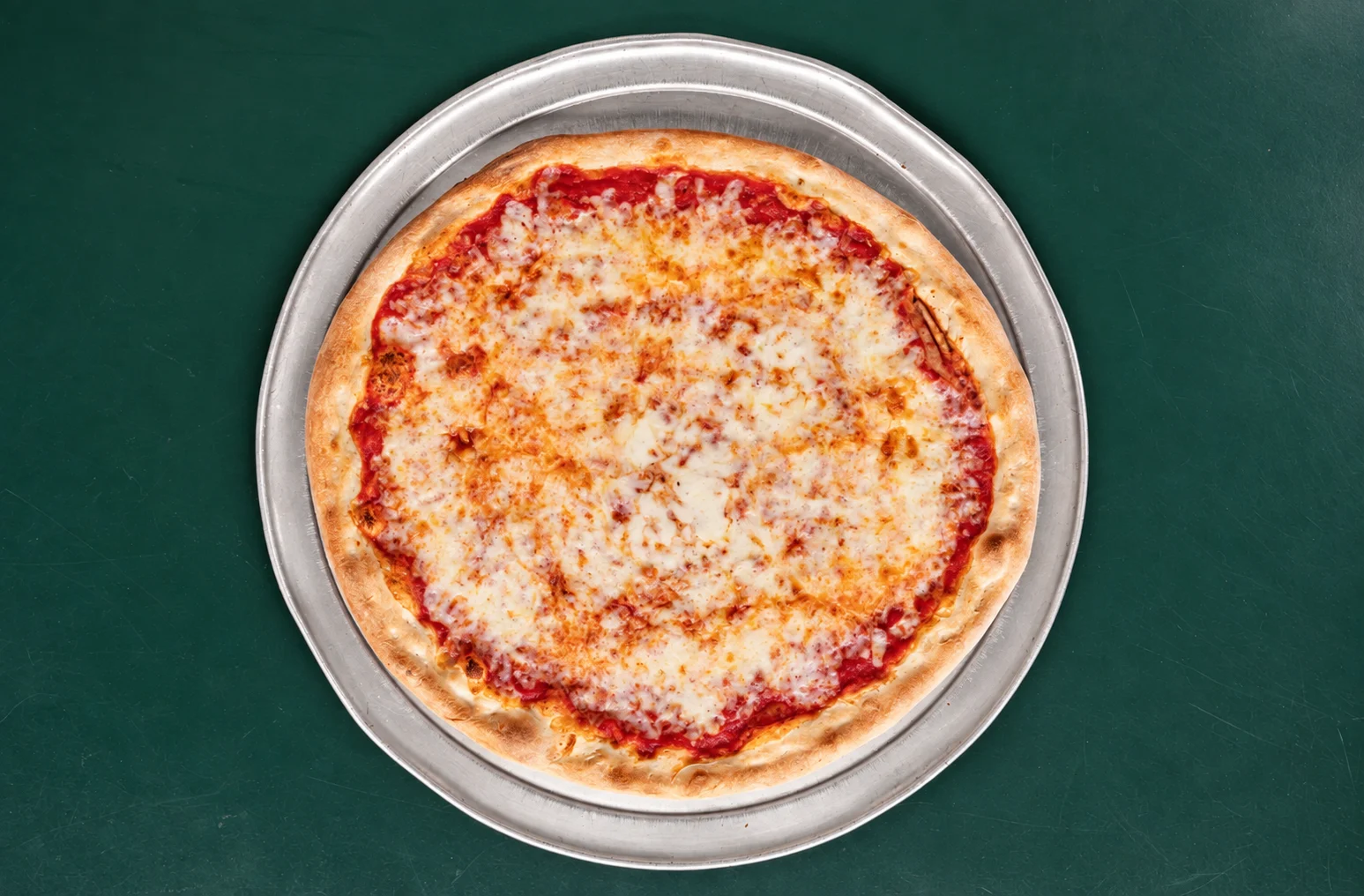 Racaniello’s classic cheese pizza